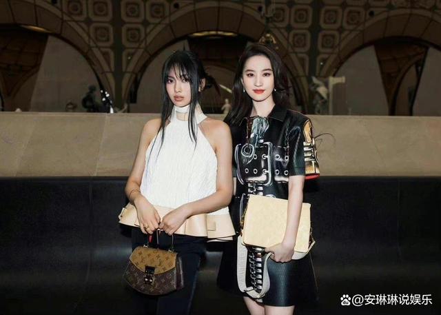 巴黎时装周2013_杨幂巴黎时装周_谷爱凌巴黎时装周造型曝光/