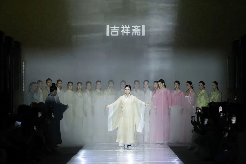 国内时装周_国内时装周排名_时装周有哪些品牌/