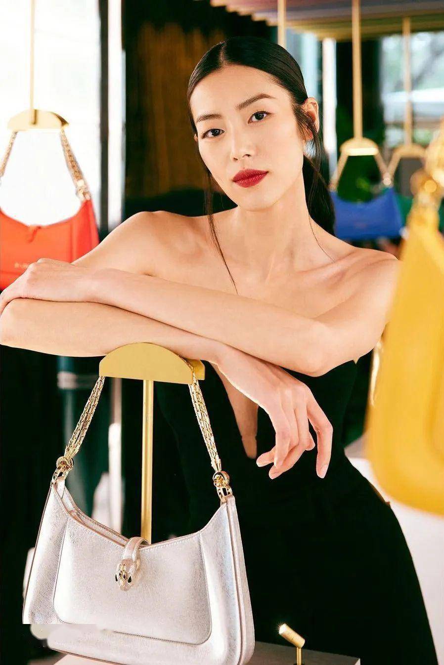巴黎时装表演周_刘雯巴黎时装周闭场_2020巴黎时装周刘雯/