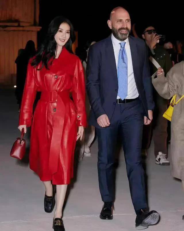 刘诗诗巴黎时装周街拍大片_刘诗诗巴黎时装周_刘诗诗三大女神奔赴巴黎时装周/