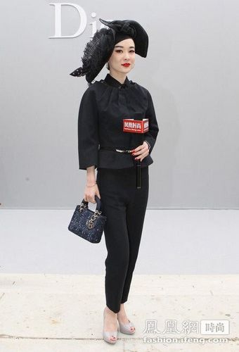 巴黎时装周完整版视频_时装周巴黎2020_2012巴黎时装周/