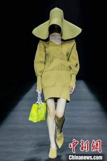 中国2022春夏中国国际时装周异彩纷呈