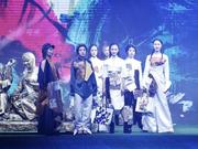 天才妈妈×东乡绣娘•张肇达公益秀亮相中国国际时装周/