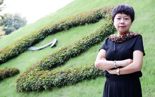 杨幂巴黎时装周_杨幂参加时装周的搭配_杨幂时装周2019图片/