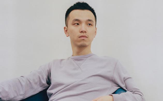 杨幂参加时装周的搭配_杨幂时装周2019图片_杨幂巴黎时装周/