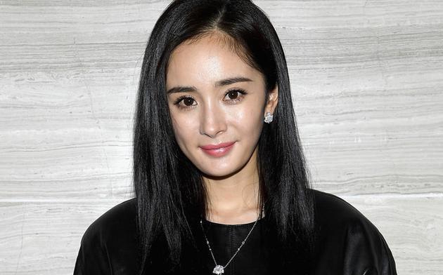 杨幂时装周2019图片_杨幂巴黎时装周_杨幂参加时装周的搭配/