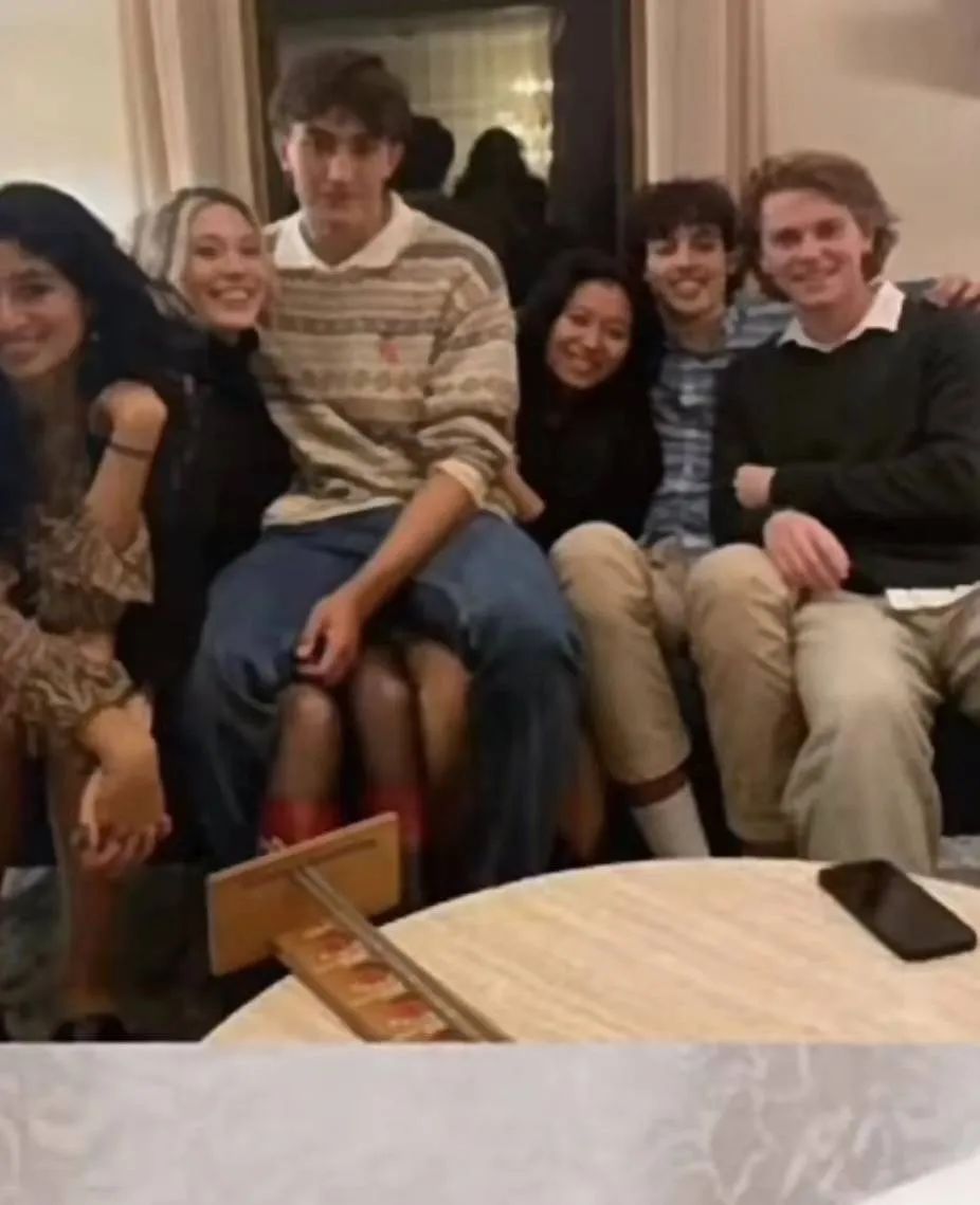 谷爱凌现身巴黎时装周_周杰伦昆凌现身巴黎_昆凌巴黎时装周/