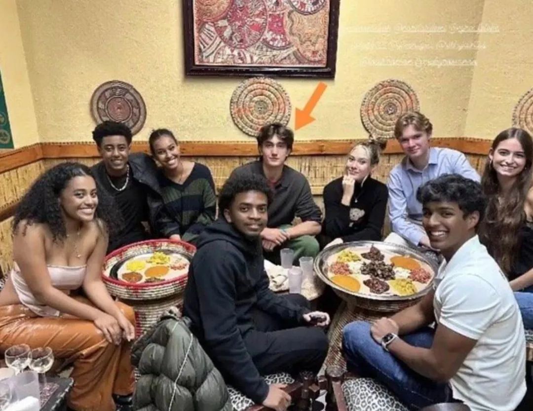 昆凌巴黎时装周_周杰伦昆凌现身巴黎_谷爱凌现身巴黎时装周/