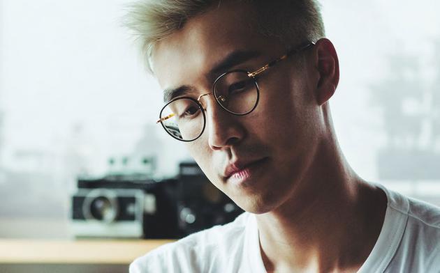 杨幂参加时装周的搭配_杨幂时装周2019图片_杨幂巴黎时装周/