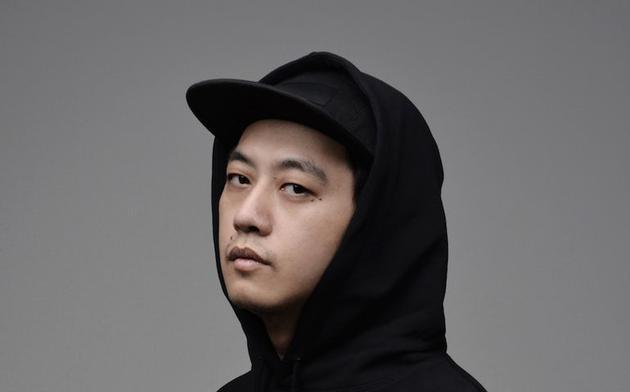 杨幂时装周2019图片_杨幂巴黎时装周_杨幂参加时装周的搭配/