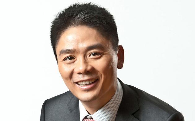杨幂参加时装周的搭配_杨幂时装周2019图片_杨幂巴黎时装周/
