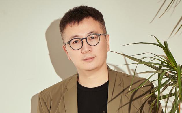 杨幂参加时装周的搭配_杨幂时装周2019图片_杨幂巴黎时装周/