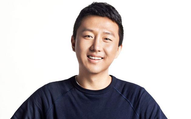 杨幂参加时装周的搭配_杨幂时装周2019图片_杨幂巴黎时装周/