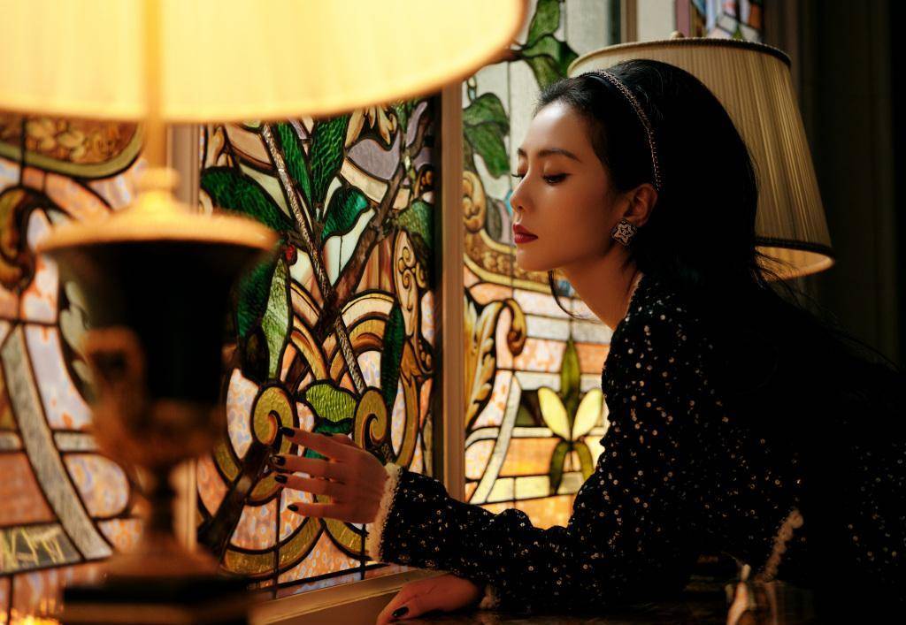 刘诗诗三大女神奔赴巴黎时装周_刘诗诗巴黎时装周_刘诗诗出征巴黎时装周