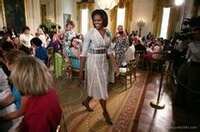 Michelle Obama穿着PORTS
