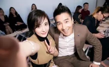 杨幂巴黎时装周_杨幂参加时装周的搭配_杨幂时装周2019图片