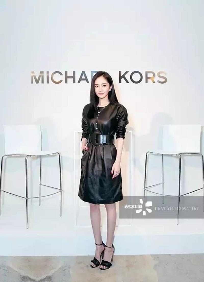 杨幂时装周2019图片_杨幂参加时装周的搭配_杨幂巴黎时装周