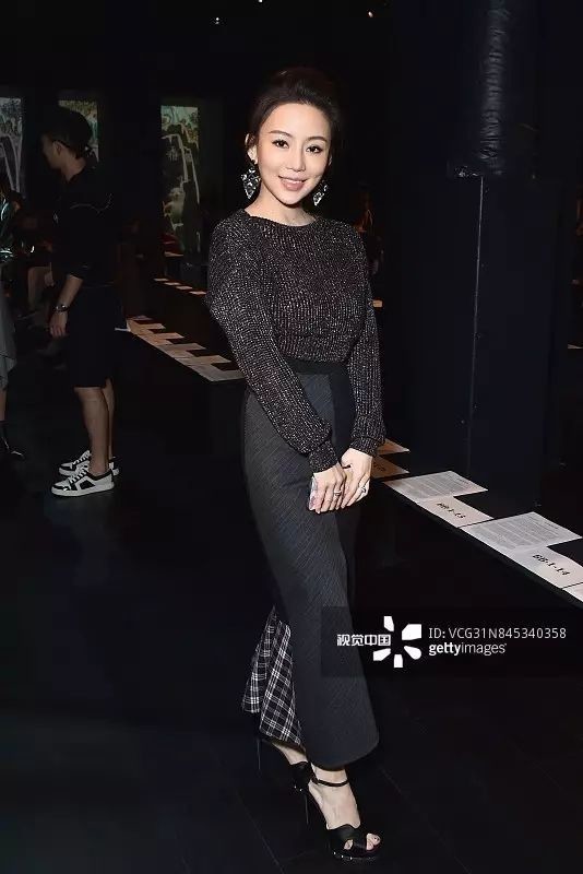 杨幂时装周2019图片_杨幂巴黎时装周_杨幂参加时装周的搭配
