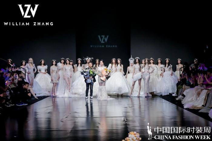 吴奇隆巴黎时装周_周冬雨2017伦敦时装周毛衣_国内时装周
