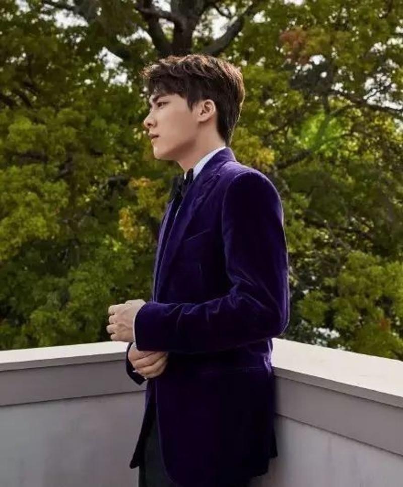 杨幂参加时装周的搭配_杨幂巴黎时装周_杨幂时装周2019图片